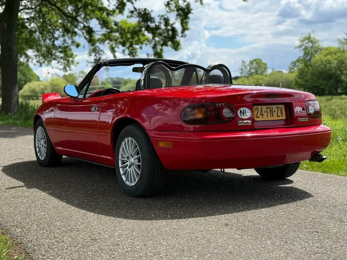 Używany Mazda MX5 116 KM (85 kW) 1991 Czerwony Kabriolet