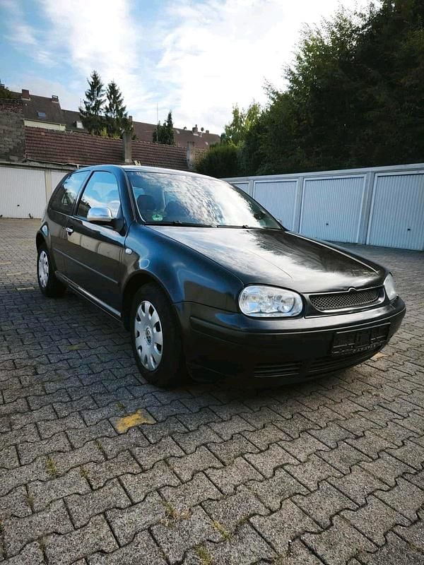 Schwarz Gebraucht 2003 VW Golf IV Kleinwagen | 700 € (Superpreis) - Bild 1/4
