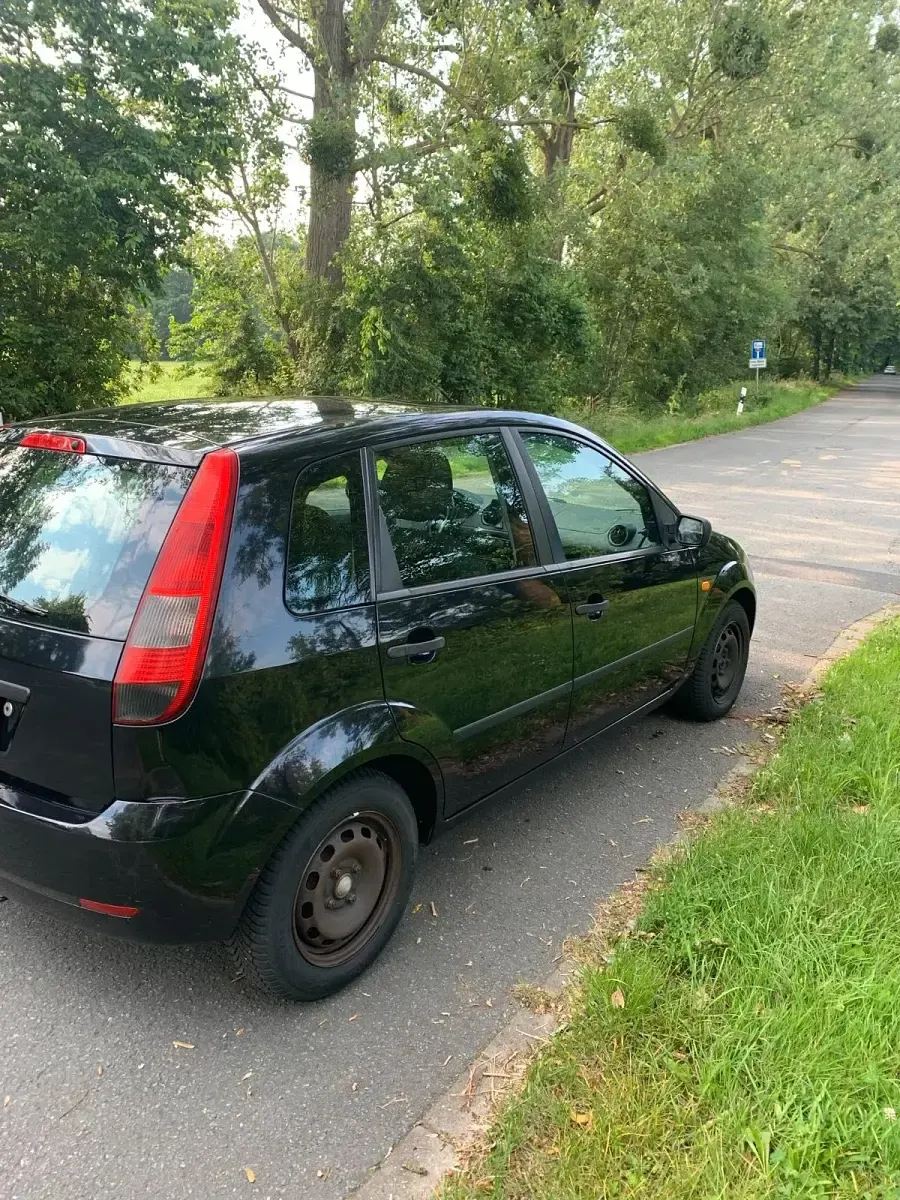 Gebraucht Ford Fiesta 69 PS (50 kW) 2005 Schwarz Kleinwagen