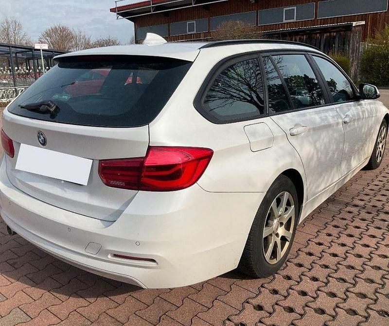 Gebraucht BMW 318 150 PS (110 kW) 2016 Weiß Kombi