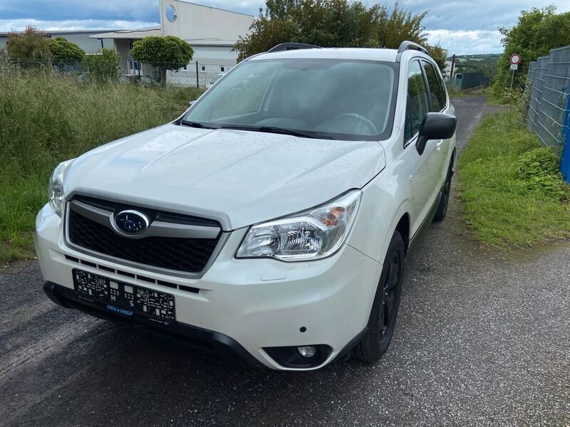Weiß Gebraucht 2014 Subaru Forester Active SUV | 9.890 € (Etwas zu teuer) - Bild 1/4
