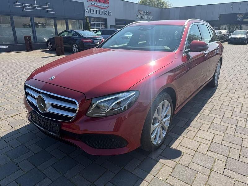 Second-hand Mercedes E220 194 CP (142 kW) 2017 Roșu Berlinǎ