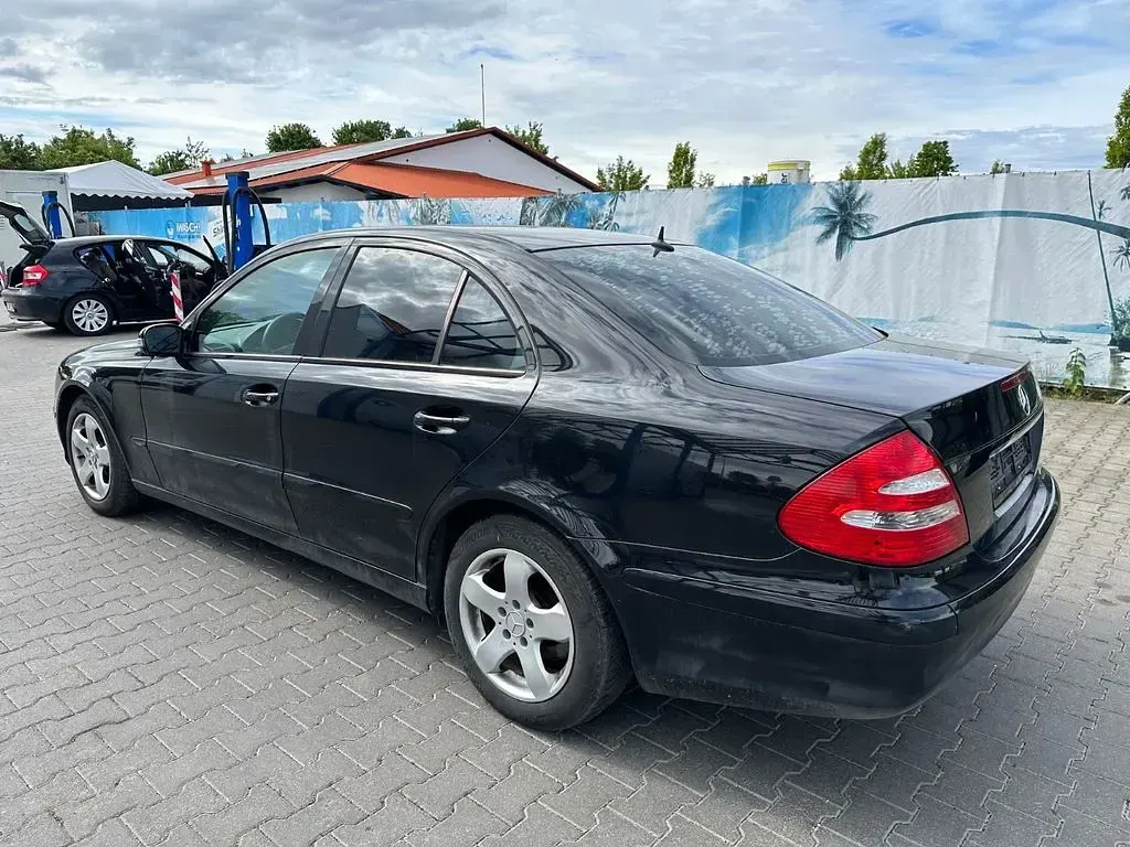 Gebraucht Mercedes E220 150 PS (110 kW) 2005 Schwarz Limousine