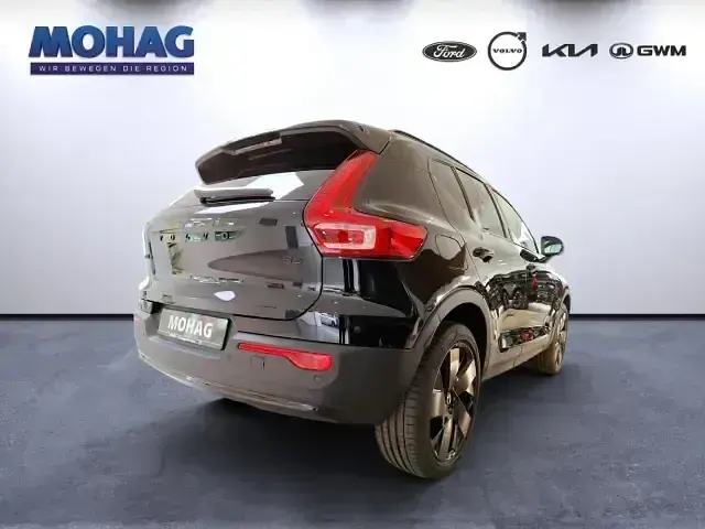 Gebraucht Volvo XC40 Plus 163 PS (119 kW) 2026 Schwarz SUV