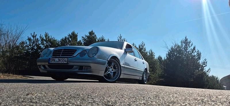 Grau Gebraucht 1999 Mercedes E280 Limousine | 2.500 € (Superpreis) - Bild 1/4
