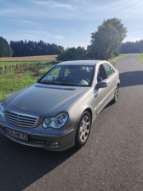 Silber Gebraucht 2004 Mercedes C240 Elegance Limousine | 2.500 € (Superpreis) - Bild 1/4
