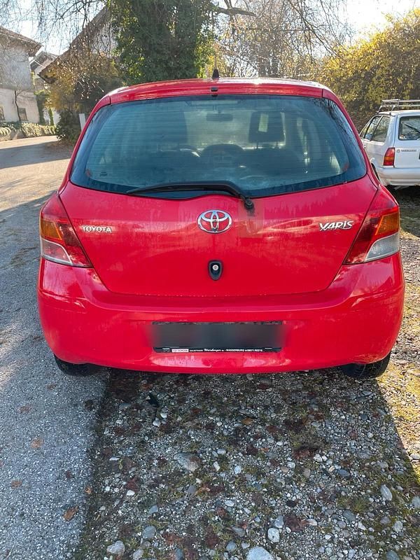Rot Gebraucht 2009 Toyota Yaris Kleinwagen | 1.500 € (Guter Preis) - Bild 1/4