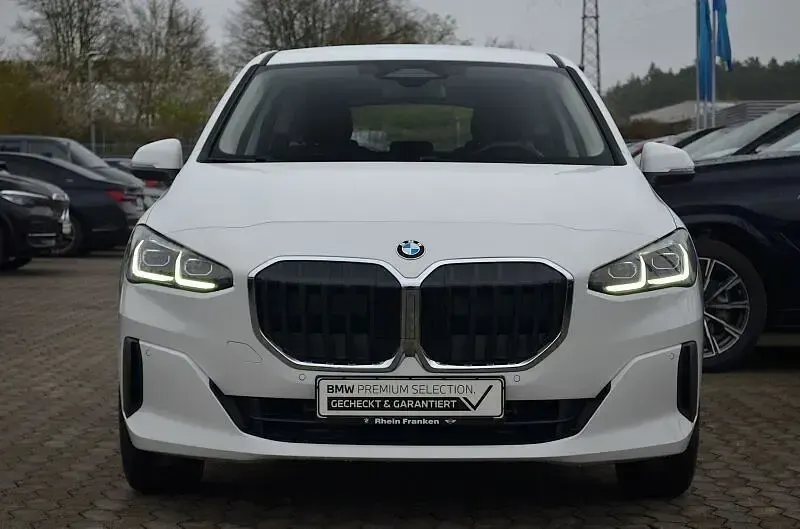 Gebraucht BMW 220 Active Tourer 170 PS (125 kW) 2025 Weiß Van / Kleinbus