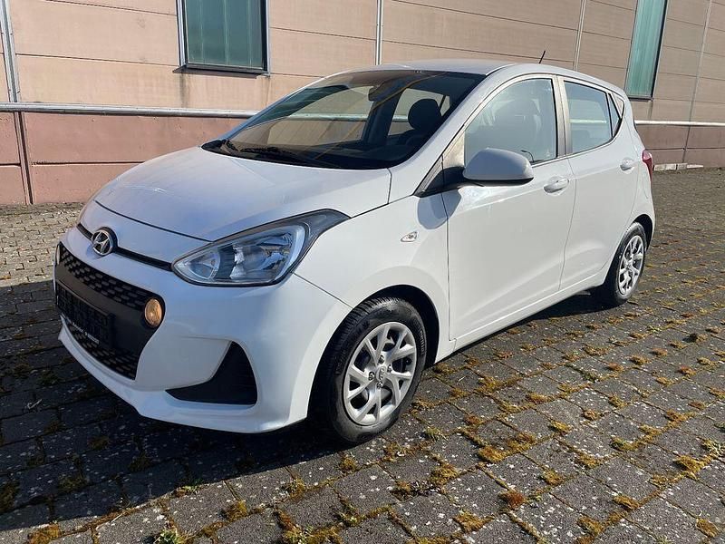 Gebraucht Hyundai i10 67 PS (49 kW) 2017 Weiß Kleinwagen