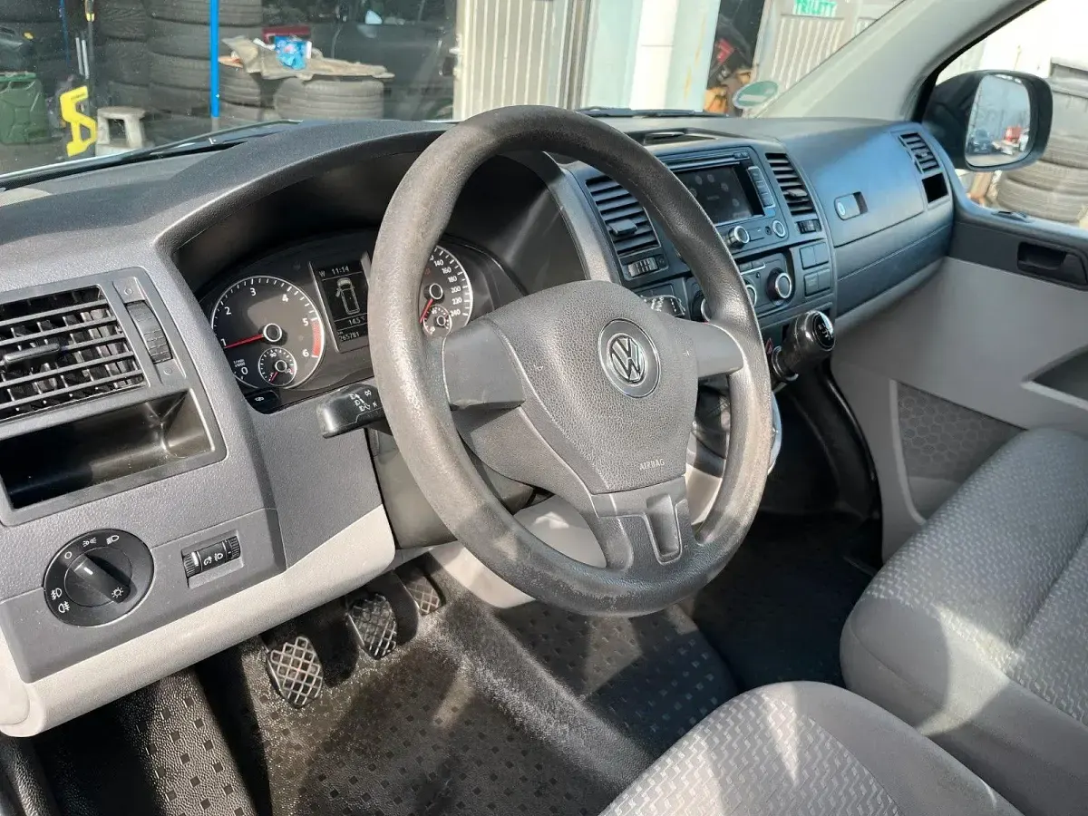Gebraucht VW Caravelle Trendline 140 PS (102 kW) 2011 Silber Van