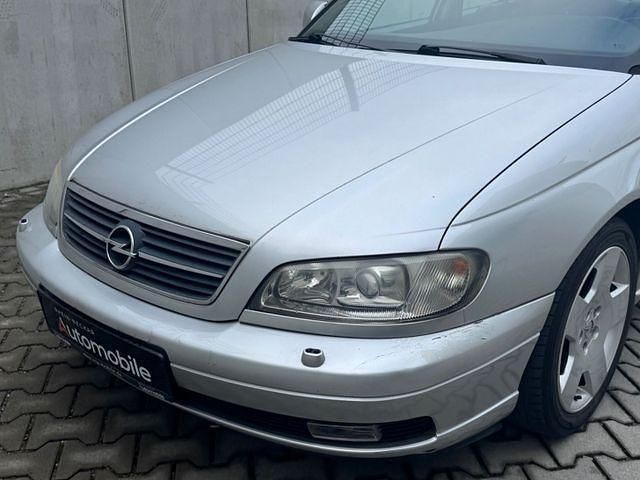 Usado Opel Omega 211 HP (155 kW) 2000 Prateado Sedan
