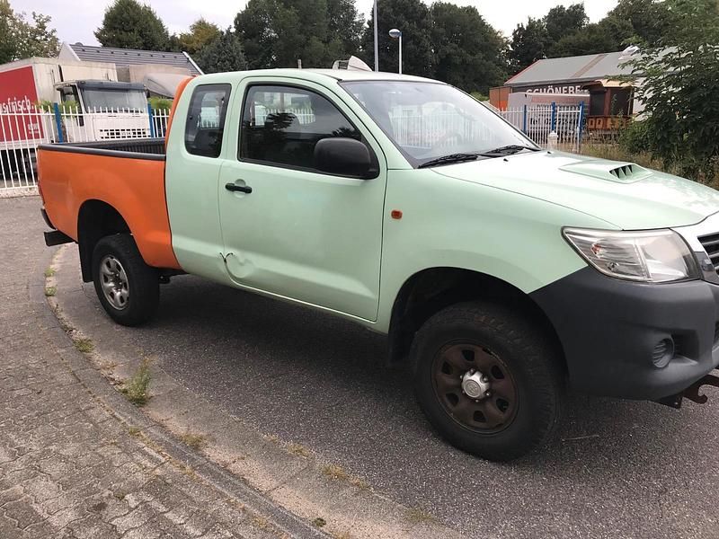 Grün Gebraucht 2013 Toyota HiLux Abholung | 10.450 € (Superpreis) - Bild 1/4