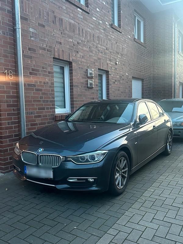 Grau Gebraucht 2012 BMW 320 Limousine | 9.000 € (Guter Preis) - Bild 1/4