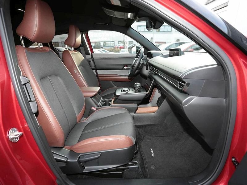 Gebraucht Mazda MX30 Ad'Vantage 106 kW (145 PS) 2023 Soul red crystal m: black roof (rot) SUV
