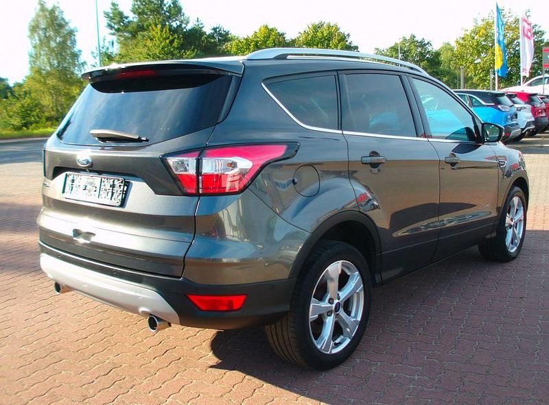 Gebraucht Ford Kuga Titanium 179 PS (131 kW) 2018 Grau SUV