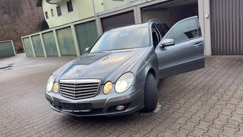 Gebraucht Mercedes E220 170 PS (125 kW) 2006 Grau Kombi