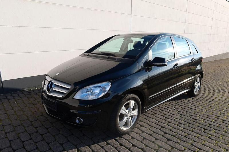 Schwarz Gebraucht 2009 Mercedes B150 Van / Kleinbus | 6.599 € (Fairer Preis) - Bild 1/4