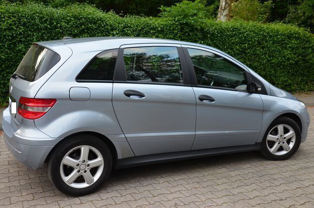 Gebraucht Mercedes B200 185 PS (136 kW) 2007 Silber Van / Kleinbus