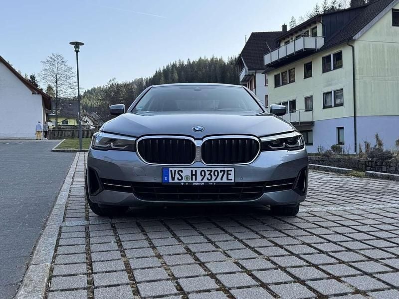 Gebraucht BMW 530e 292 PS (214 kW) 2020 Grau Limousine