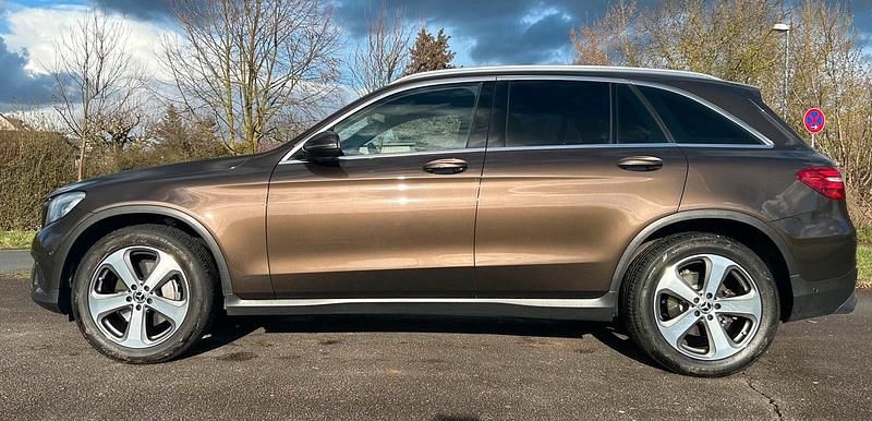 Gebraucht Mercedes GLC300 245 PS (180 kW) 2017 Braun SUV