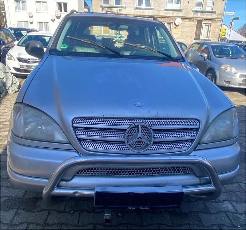Gebraucht Mercedes ML320 218 PS (160 kW) 1999 Silber SUV
