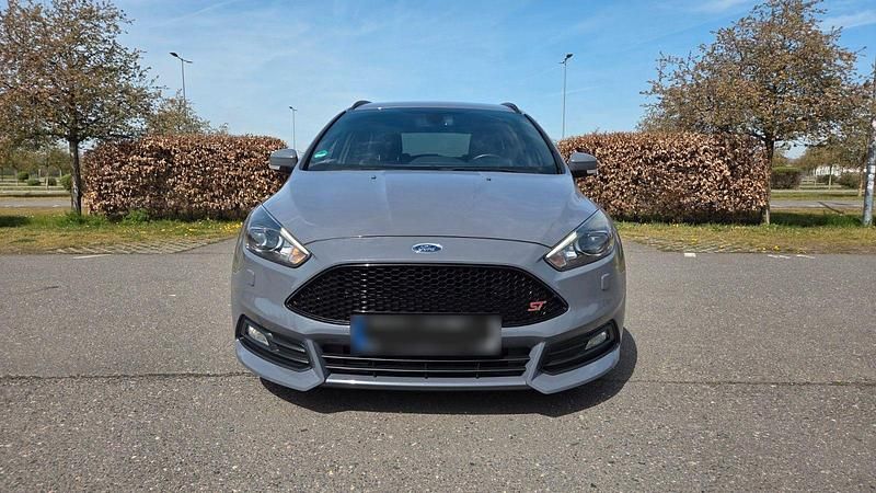 Gebraucht Ford Focus ST 185 PS (136 kW) 2015 Grau Kombi
