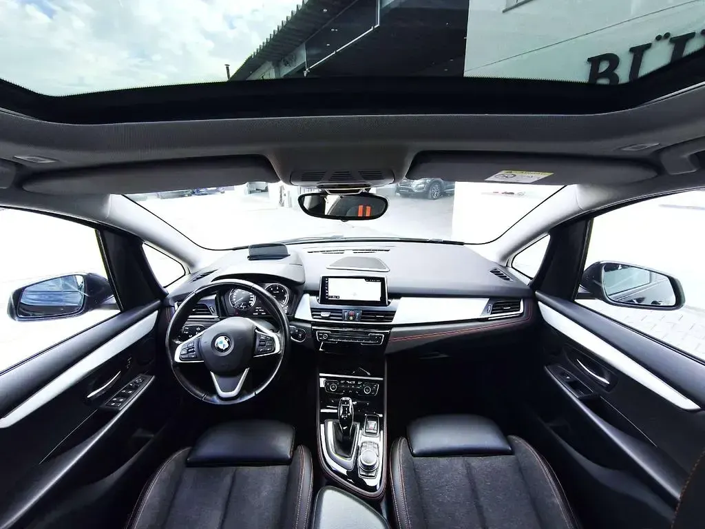 Gebraucht BMW 218 Sport Line 150 PS (110 kW) 2021 Schwarz Van / Kleinbus