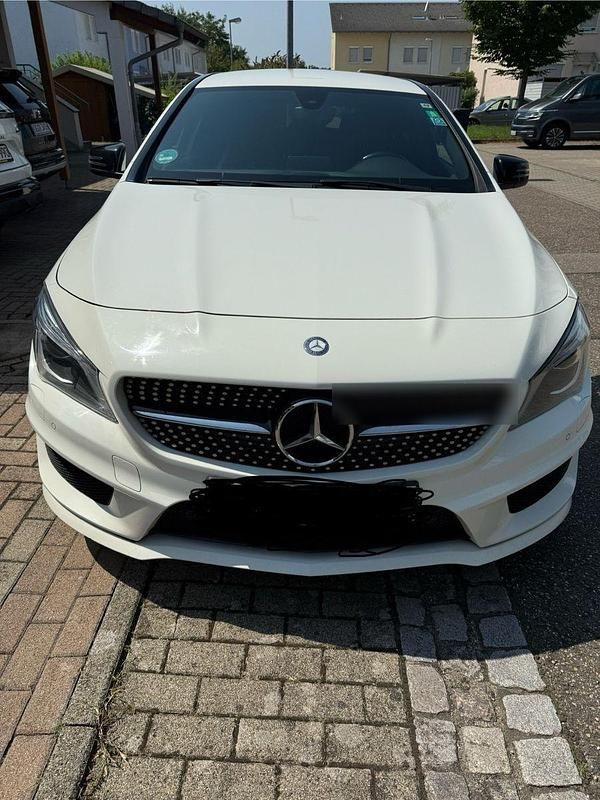Weiß Gebraucht 2015 Mercedes 220 AMG line Kombi | 14.800 € (Guter Preis) - Bild 1/4