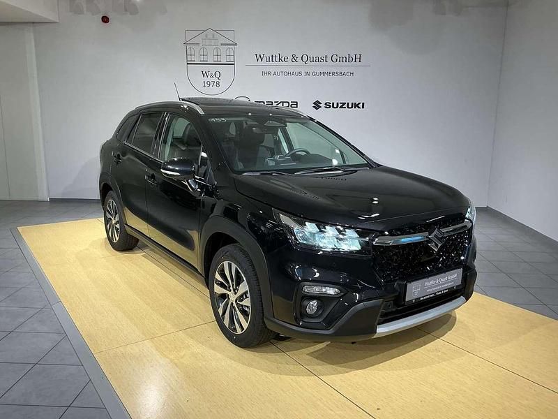 Cosmic black pearl Neu 2025 Suzuki SX4 S-Cross Comfort+ SUV | 33.690 € (Fairer Preis) - Bild 1/4