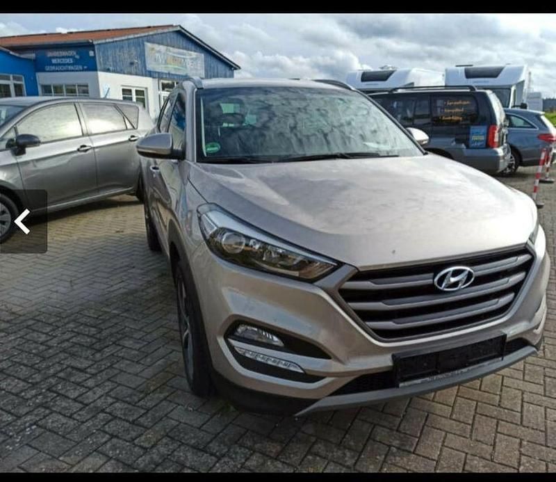 Beige Gebraucht 2018 Hyundai Tucson Pure SUV | 17.500 € (Fairer Preis) - Bild 1/4