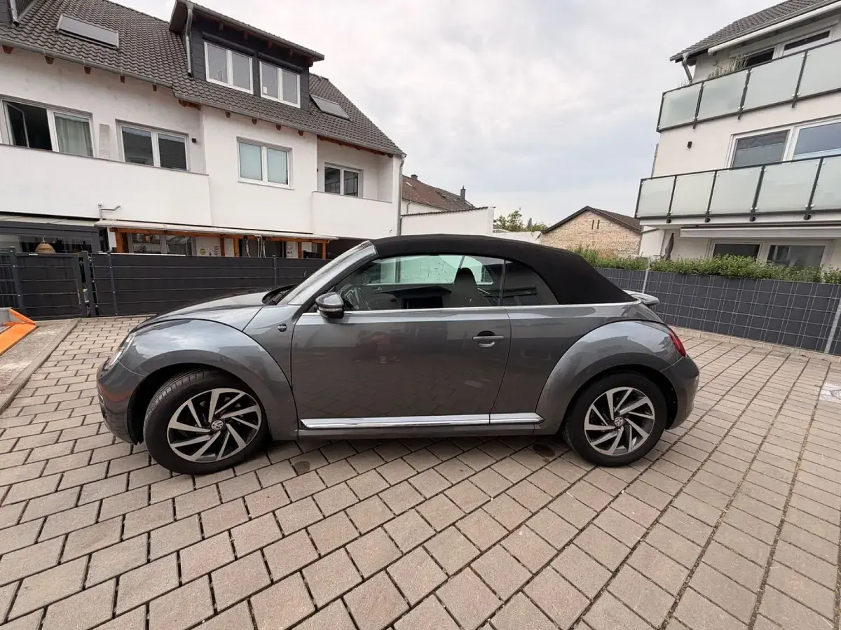 Gebraucht VW Beetle Sound 150 PS (110 kW) 2018 Grau Kleinwagen