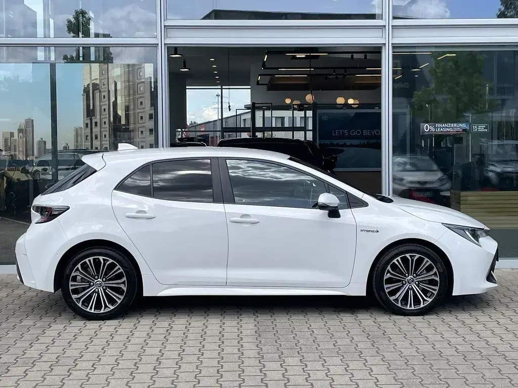 Gebraucht Toyota Corolla Club 122 PS (89 kW) 2019 Schneeweiß Limousine
