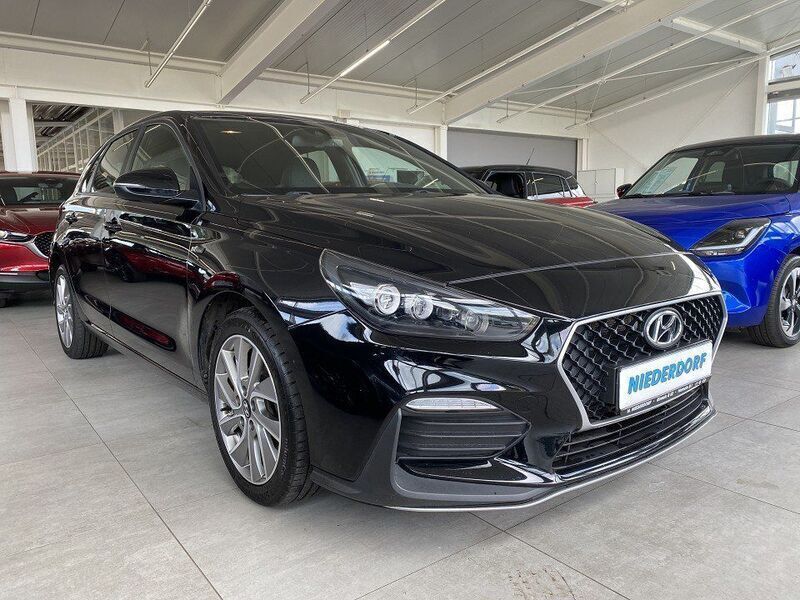 Phantom black (metallic) Gebraucht 2020 Hyundai i30 N Line Limousine | 15.800 € (Teuer) - Bild 1/4