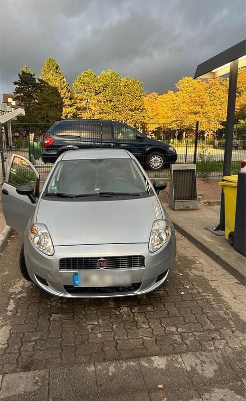 Grau Gebraucht 2008 Fiat Grande Punto Kleinwagen | 3.000 € (Fairer Preis) - Bild 1/4