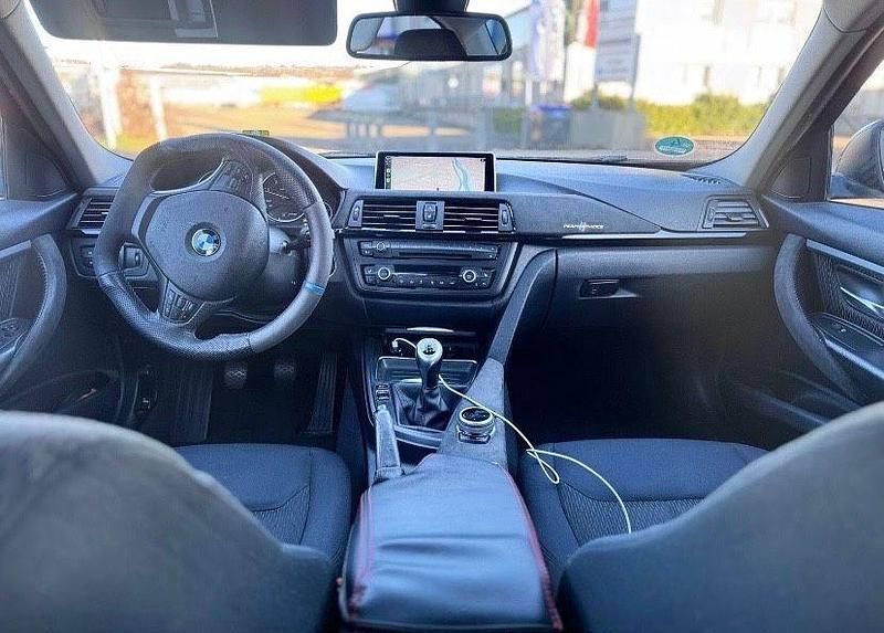 Gebraucht BMW 318 Comfort Edition 143 PS (105 kW) 2012 Schwarz Limousine