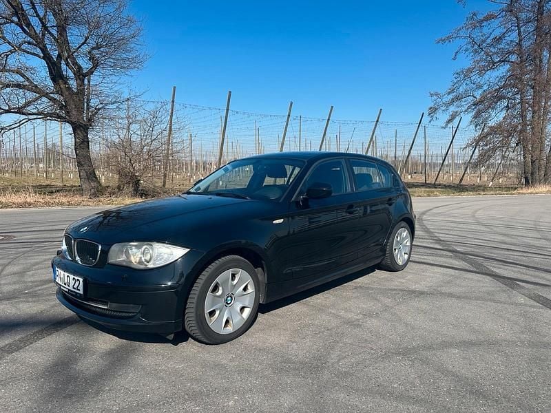 Schwarz Gebraucht 2011 BMW 118 Kleinwagen | 4.499 € (Superpreis) - Bild 1/4