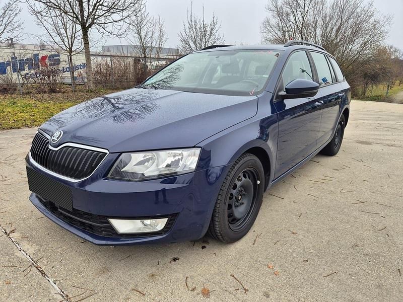 Blau Gebraucht 2017 Skoda Octavia Ambition Kombi | 8.350 € (Superpreis) - Bild 1/4