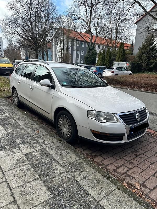 Gebraucht VW Passat 140 PS (102 kW) 2009 Weiß Limousine