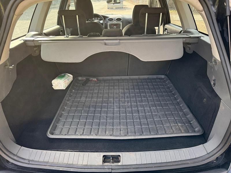 Gebraucht Ford Focus 109 PS (80 kW) 2010 Schwarz Kombi