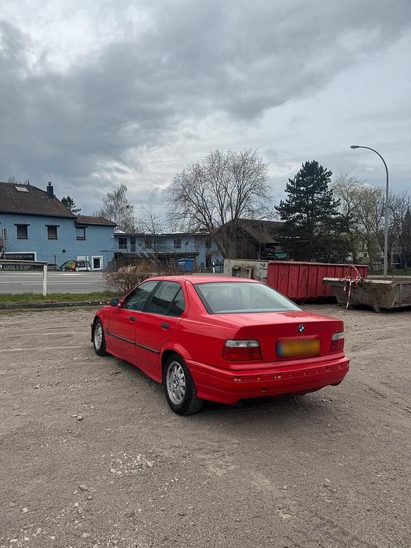 Gebraucht BMW 325 Basis 143 PS (105 kW) 1994 Rot Limousine
