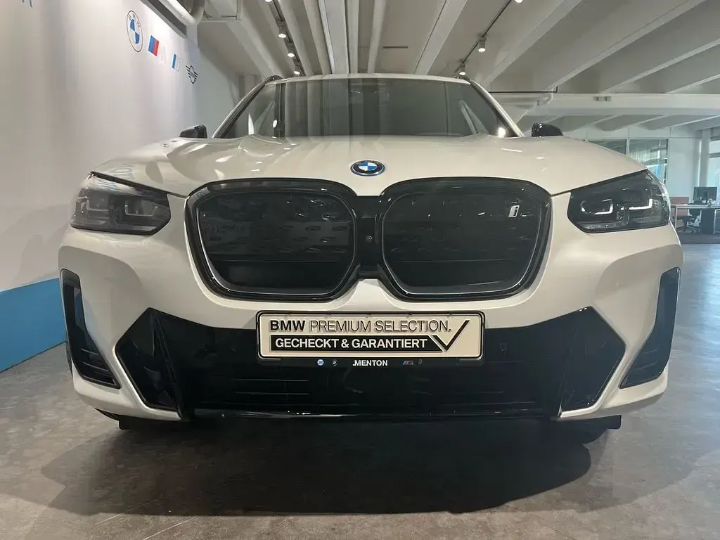 Gebraucht BMW iX3 Impressive 210 kW (286 PS) 2024 Weiß SUV