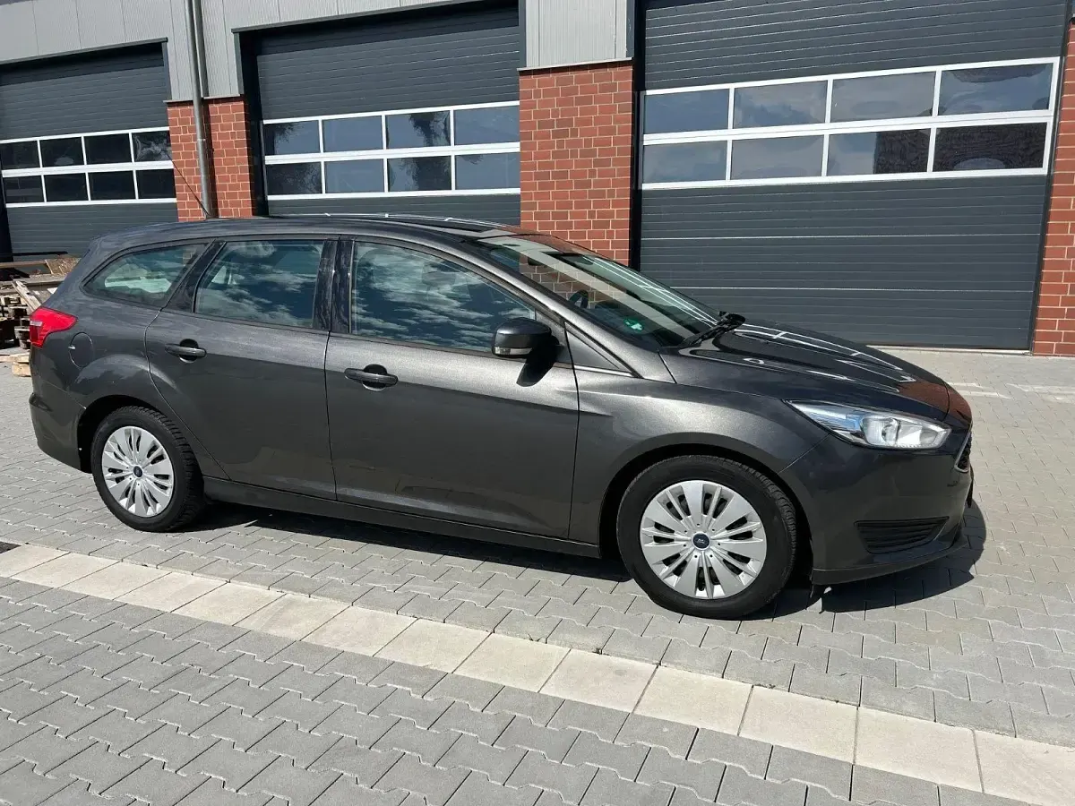 Gebraucht Ford Focus Trend 120 PS (88 kW) 2015 Grau Kombi