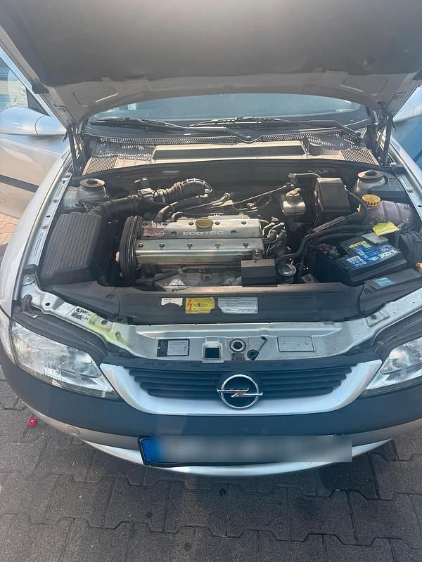 Silber Gebraucht 1996 Opel Vectra Limousine | 1.300 € (Fairer Preis) - Bild 1/4