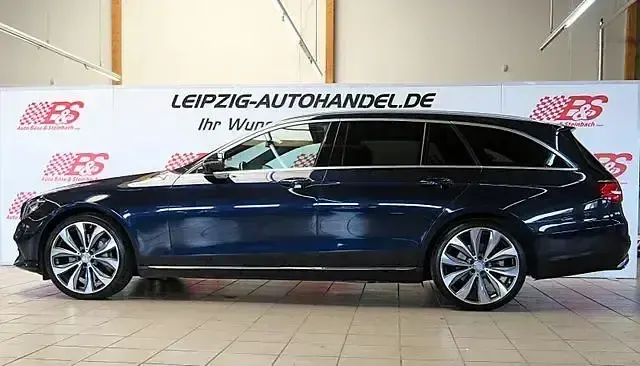 Gebraucht Mercedes E400 Avantgarde 340 PS (250 kW) 2019 Blau Limousine