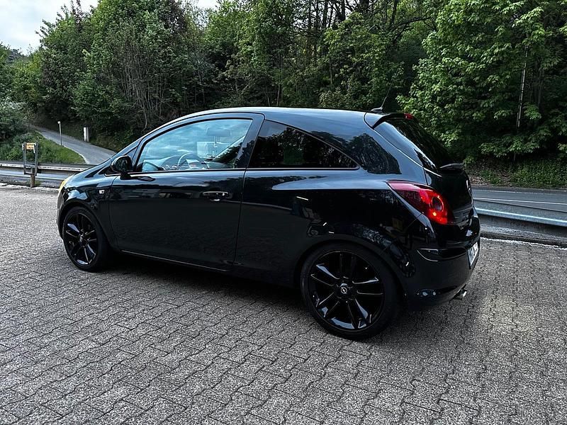 Schwarz Gebraucht 2012 Opel Corsa Color Edition Kleinwagen | 1.299 € (Superpreis) - Bild 1/4
