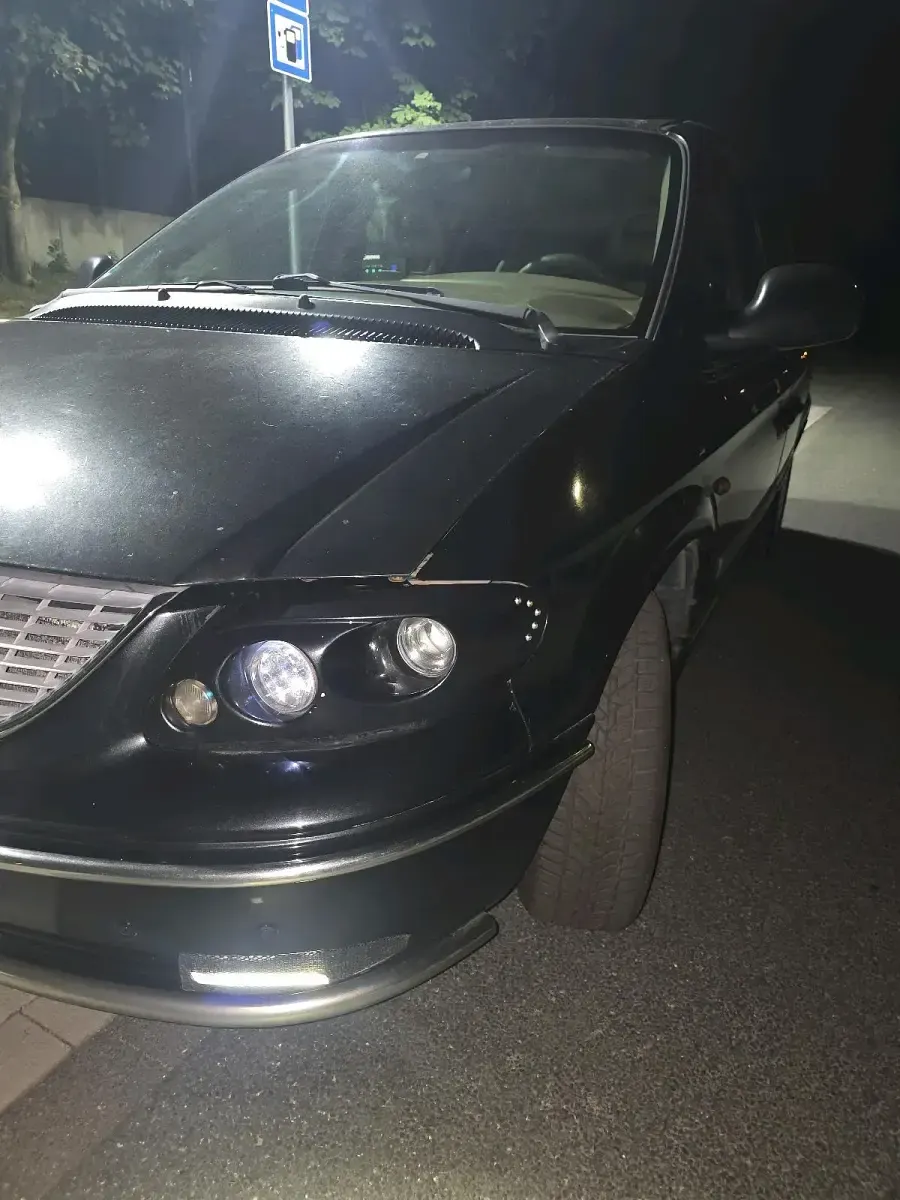 Gebraucht Chrysler Voyager 174 PS (127 kW) 2003 Schwarz Van / Kleinbus