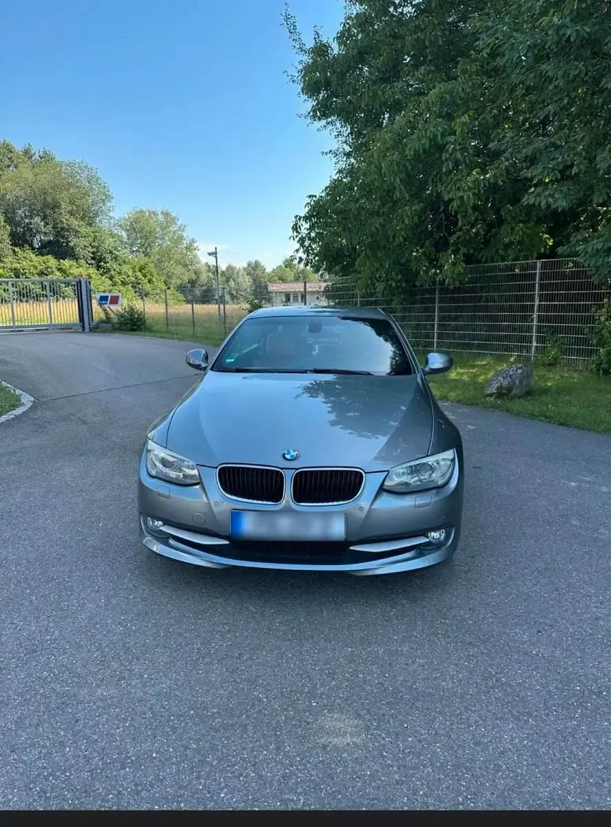 Gebraucht BMW 318 Exclusive 150 PS (110 kW) 2011 Grau Cabrio