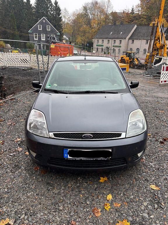 Grau Gebraucht 2002 Ford Fiesta Ghia Kleinwagen | 2.800 € - Bild 1/4