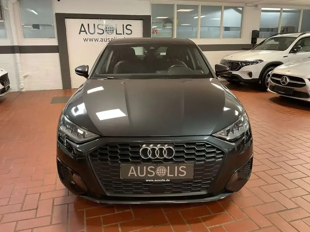 Gebraucht Audi A3 Basis 110 PS (80 kW) 2022 Manhattan grau Limousine