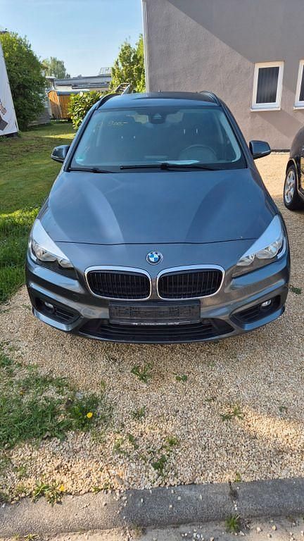 Grau Gebraucht 2016 BMW 218 Active Tourer Advantage Van / Kleinbus | 12.500 € (Fairer Preis) - Bild 1/4